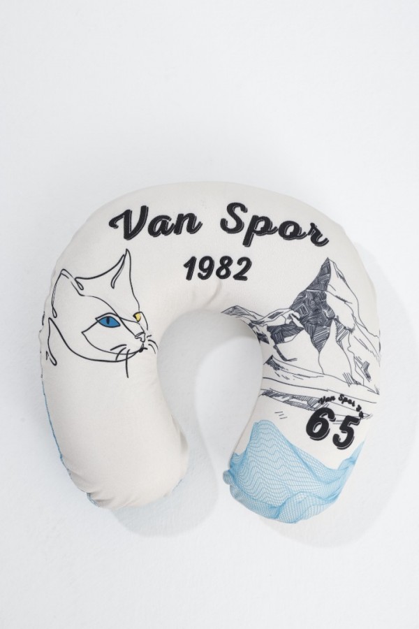 Van Spor FK 1982 Van Kedisi Seyahat Araç Yastık